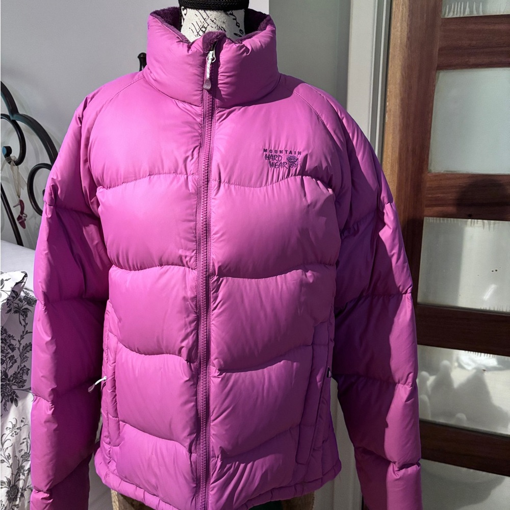 Mountain Hardware puffer excellent condition like new; worn 2-3 times